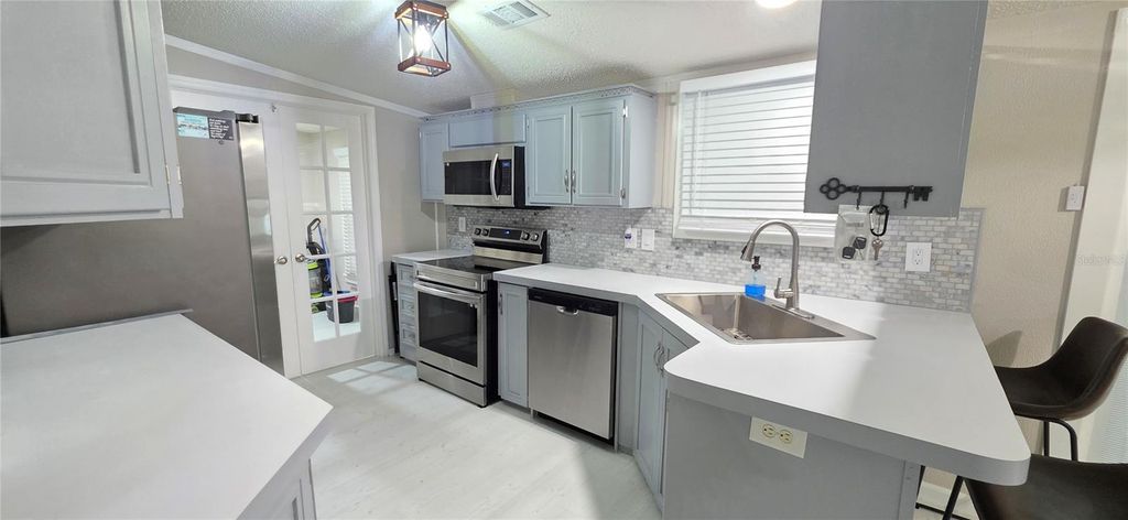 Image 13 of property listing at 3191 KEUKA LOOP, Lakeland, FL 33810