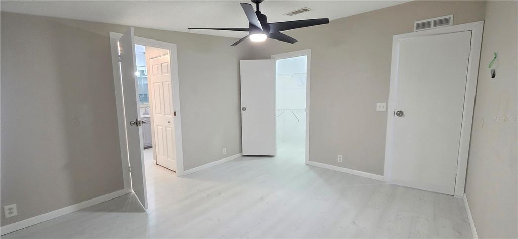 Image 15 of property listing at 3191 KEUKA LOOP, Lakeland, FL 33810