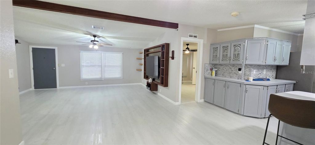 Image 9 of property listing at 3191 KEUKA LOOP, Lakeland, FL 33810