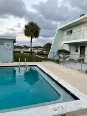 725 Hummingbird Way 210, North Palm Beach, FL 33408