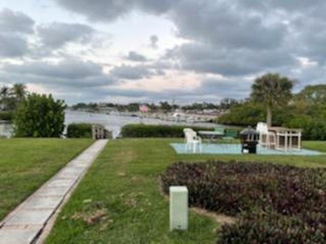 725 Hummingbird Way 210, North Palm Beach, FL 33408