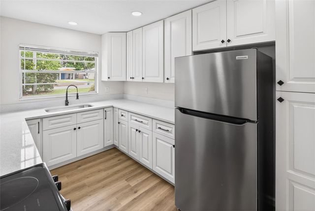 25342 CARNOUSTIE DRIVE, Sorrento, FL 32776