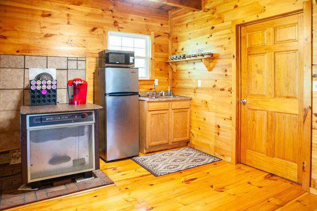 1440 Spout Springs Road, Clay City, KY 40312