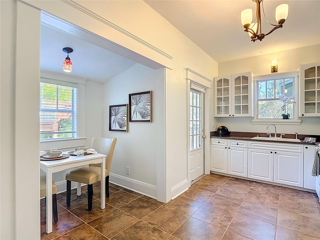 Image 16 of property listing at 906 E BROAD STREET, Tampa, FL 33604