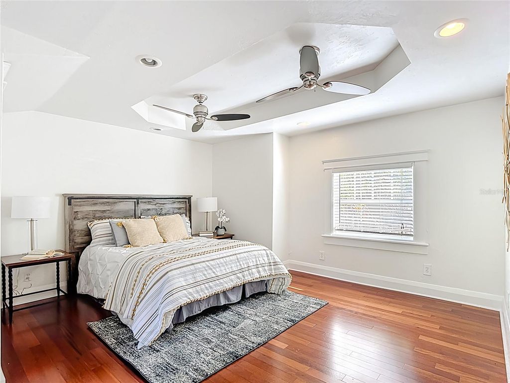 Image 19 of property listing at 906 E BROAD STREET, Tampa, FL 33604