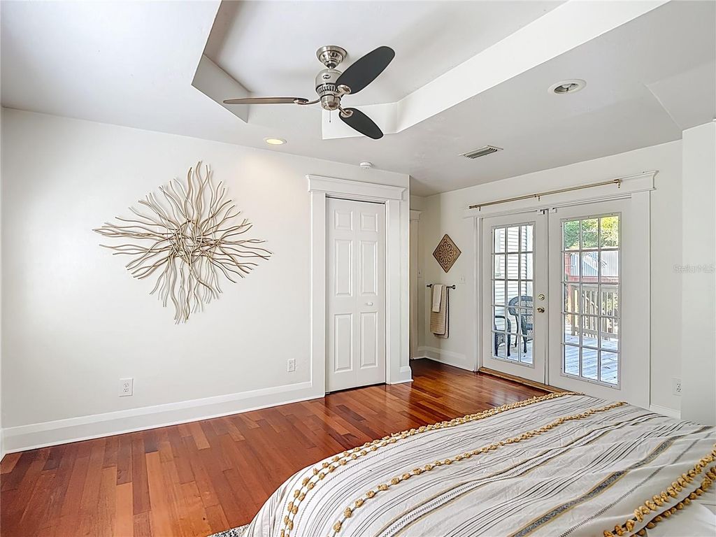 Image 20 of property listing at 906 E BROAD STREET, Tampa, FL 33604