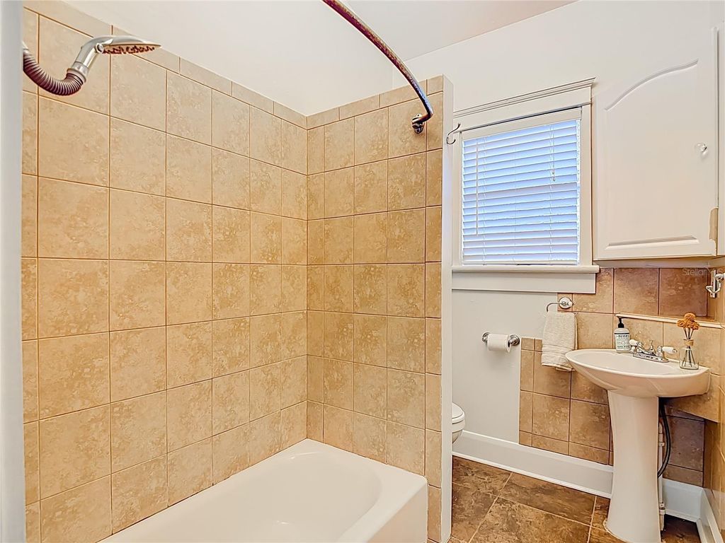 Image 22 of property listing at 906 E BROAD STREET, Tampa, FL 33604