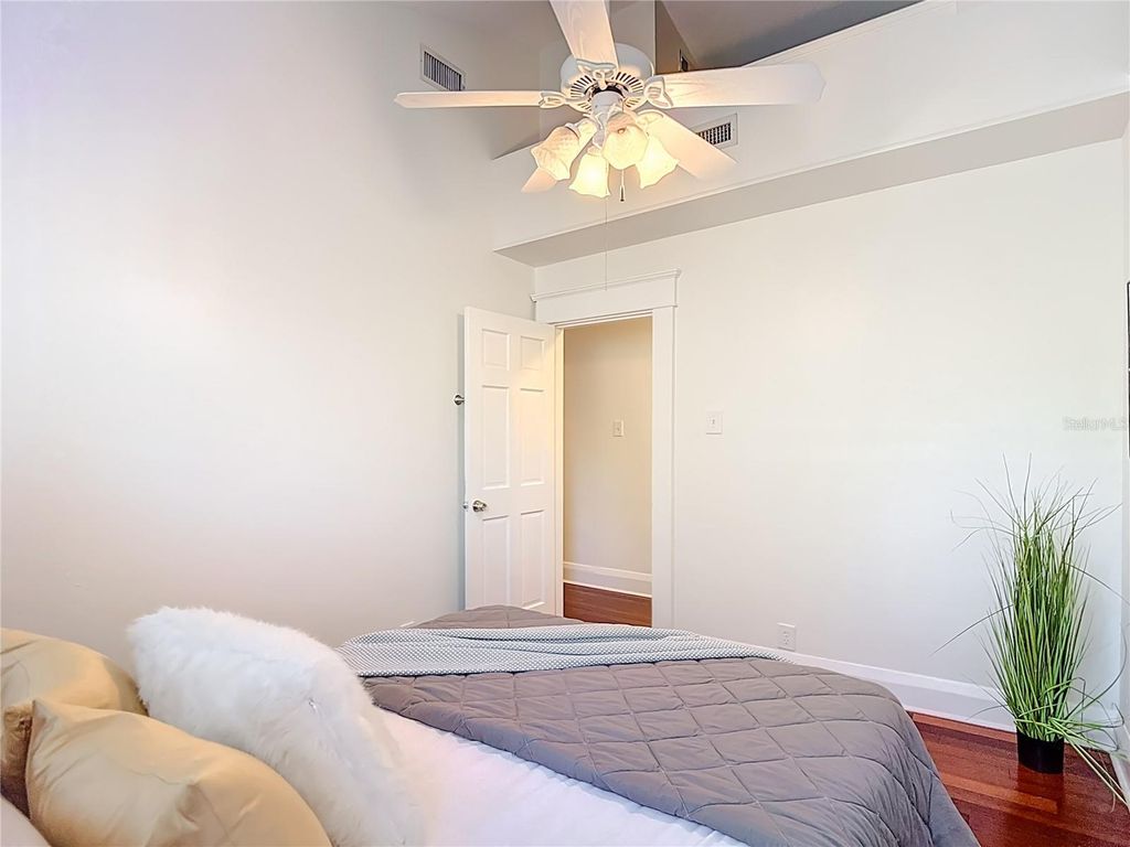 Image 24 of property listing at 906 E BROAD STREET, Tampa, FL 33604