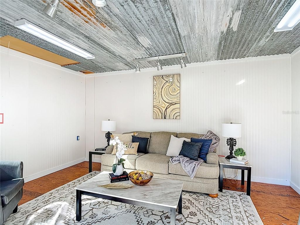 Image 27 of property listing at 906 E BROAD STREET, Tampa, FL 33604