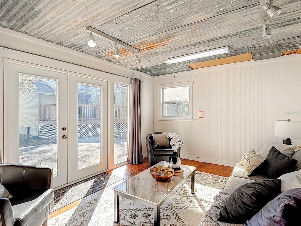 Image 28 of property listing at 906 E BROAD STREET, Tampa, FL 33604