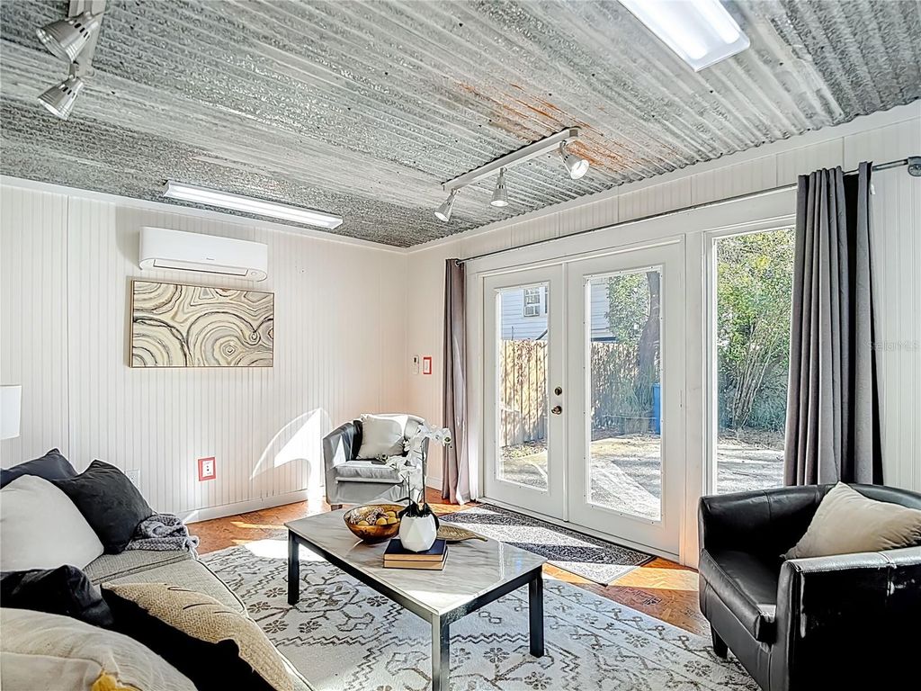 Image 29 of property listing at 906 E BROAD STREET, Tampa, FL 33604