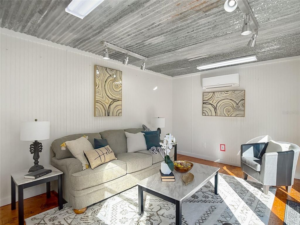 Image 30 of property listing at 906 E BROAD STREET, Tampa, FL 33604