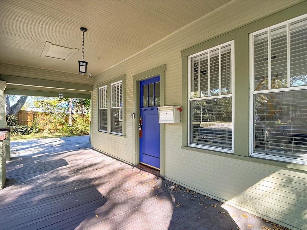 Image 4 of property listing at 906 E BROAD STREET, Tampa, FL 33604