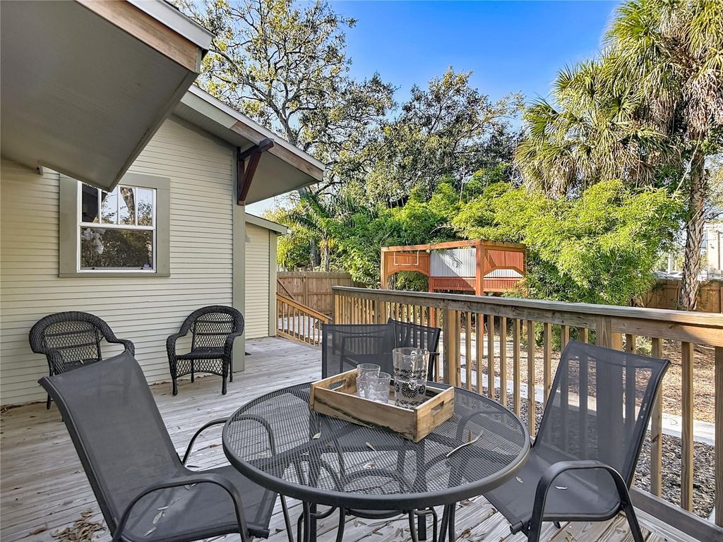 Image 33 of property listing at 906 E BROAD STREET, Tampa, FL 33604