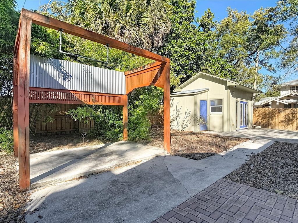 Image 35 of property listing at 906 E BROAD STREET, Tampa, FL 33604