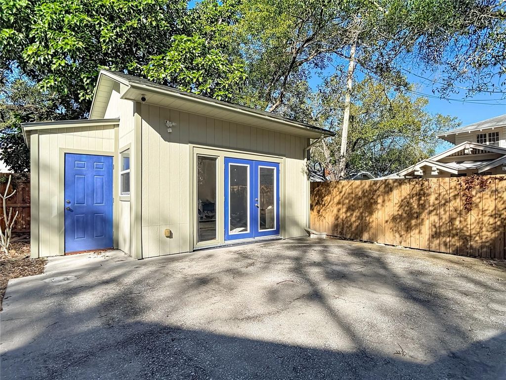 Image 36 of property listing at 906 E BROAD STREET, Tampa, FL 33604