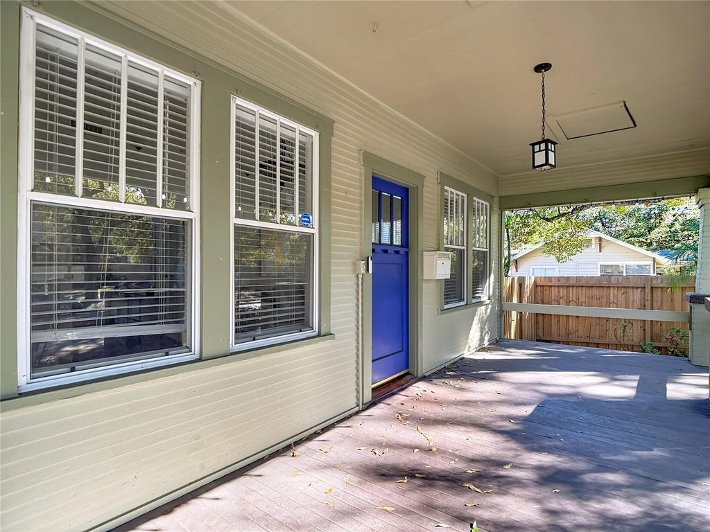 Image 5 of property listing at 906 E BROAD STREET, Tampa, FL 33604