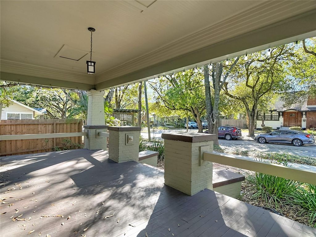 Image 6 of property listing at 906 E BROAD STREET, Tampa, FL 33604