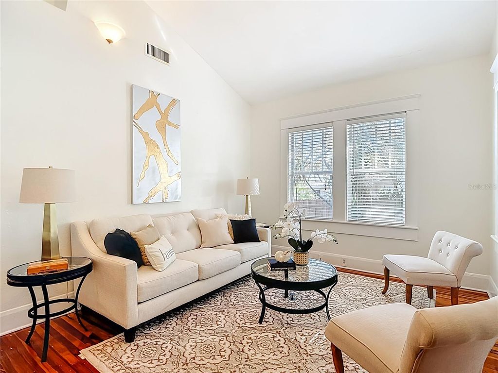 Image 8 of property listing at 906 E BROAD STREET, Tampa, FL 33604