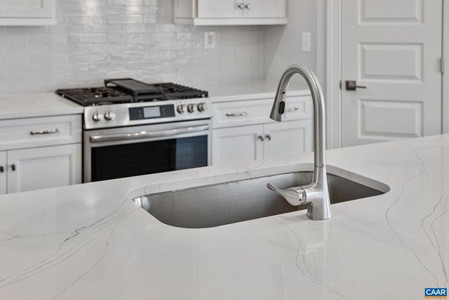 385 BAYBERRY LN, Zion Crossroads, VA 22942