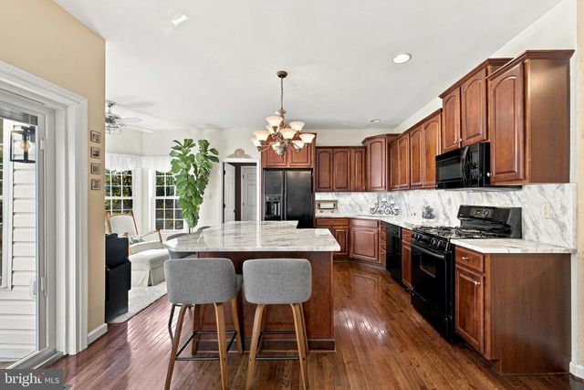117 PINEHURST CT, Charles Town, WV 25414