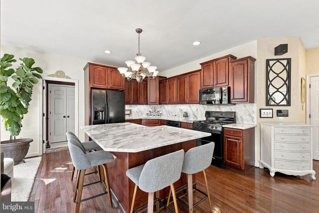 117 PINEHURST CT, Charles Town, WV 25414