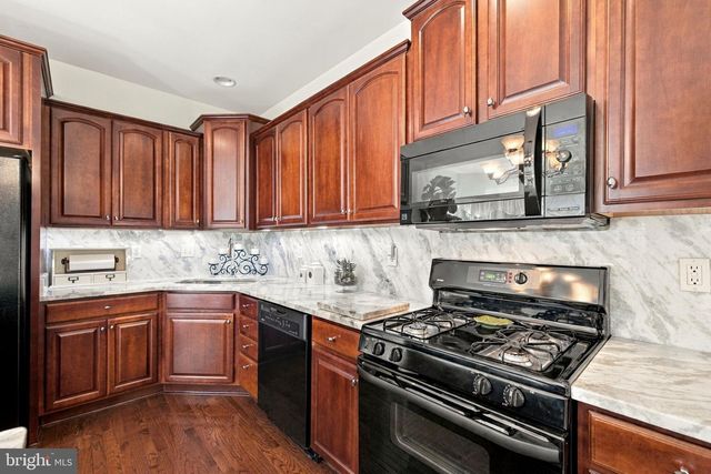 117 PINEHURST CT, Charles Town, WV 25414