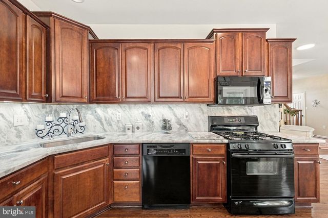 117 PINEHURST CT, Charles Town, WV 25414