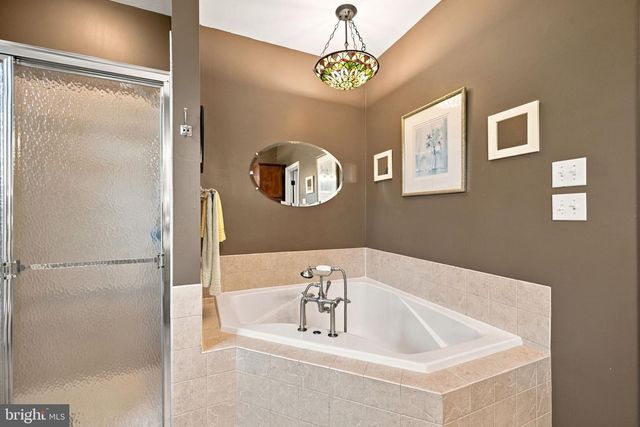 117 PINEHURST CT, Charles Town, WV 25414