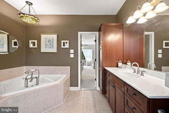 117 PINEHURST CT, Charles Town, WV 25414