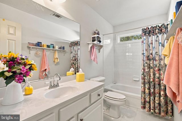 117 PINEHURST CT, Charles Town, WV 25414