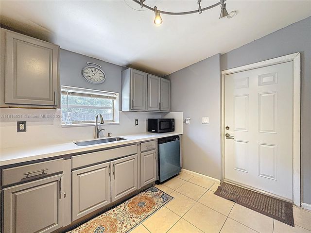 1301 SW 33rd Ter, Fort Lauderdale, FL 33312