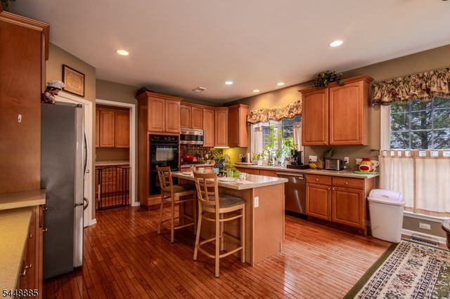 18 Hartlander St, East Brunswick Twp., NJ 08816