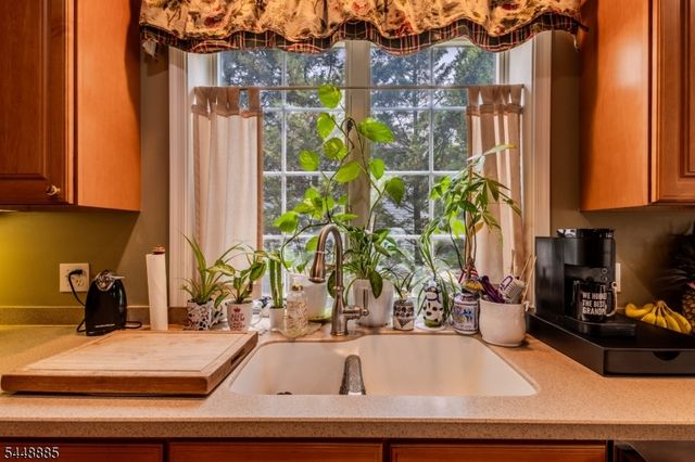 18 Hartlander St, East Brunswick Twp., NJ 08816