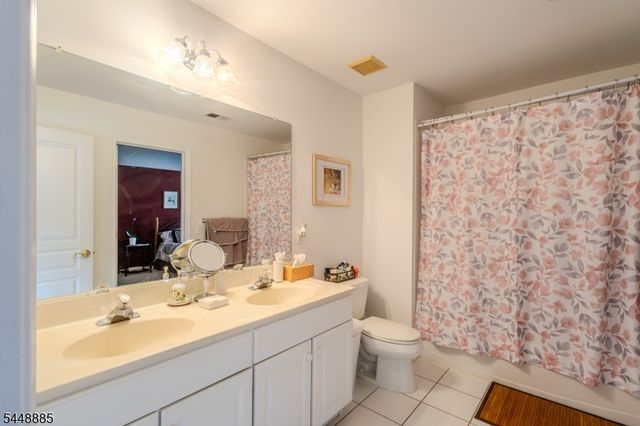 18 Hartlander St, East Brunswick Twp., NJ 08816
