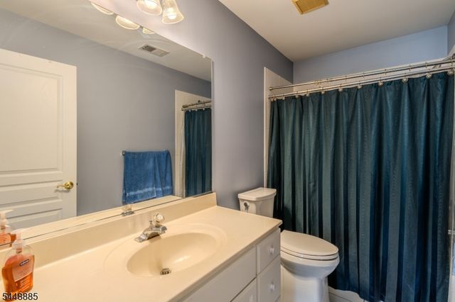 18 Hartlander St, East Brunswick Twp., NJ 08816