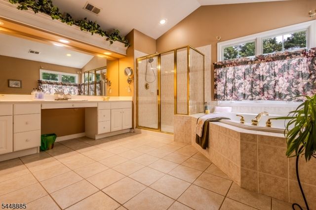 18 Hartlander St, East Brunswick Twp., NJ 08816