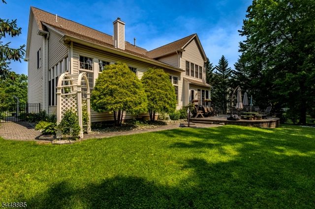 18 Hartlander St, East Brunswick Twp., NJ 08816
