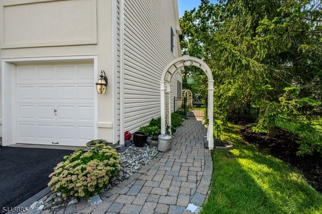 18 Hartlander St, East Brunswick Twp., NJ 08816
