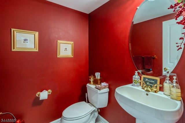 18 Hartlander St, East Brunswick Twp., NJ 08816