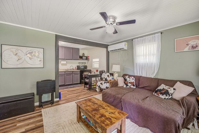 328 S Race Street, Stephenville, TX 76401