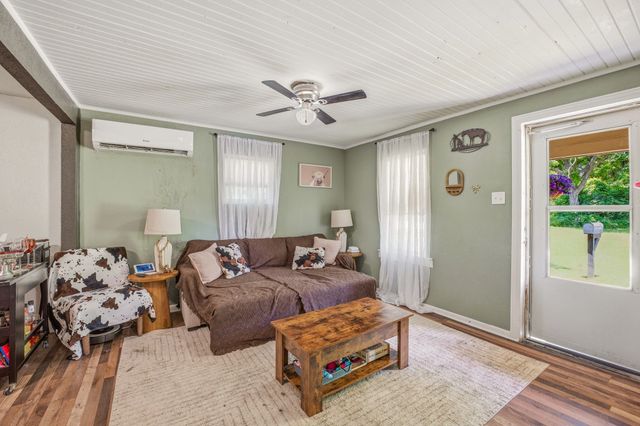 328 S Race Street, Stephenville, TX 76401