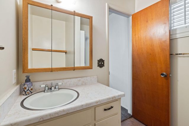 509 S Orange Avenue, Exeter, CA 93221