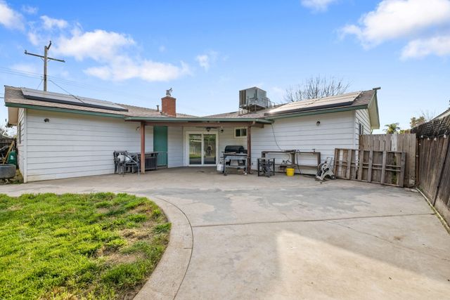 509 S Orange Avenue, Exeter, CA 93221