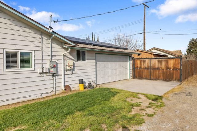509 S Orange Avenue, Exeter, CA 93221