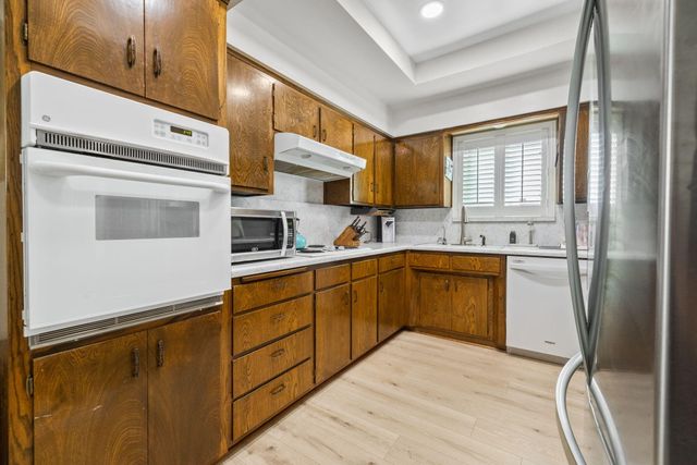 509 S Orange Avenue, Exeter, CA 93221