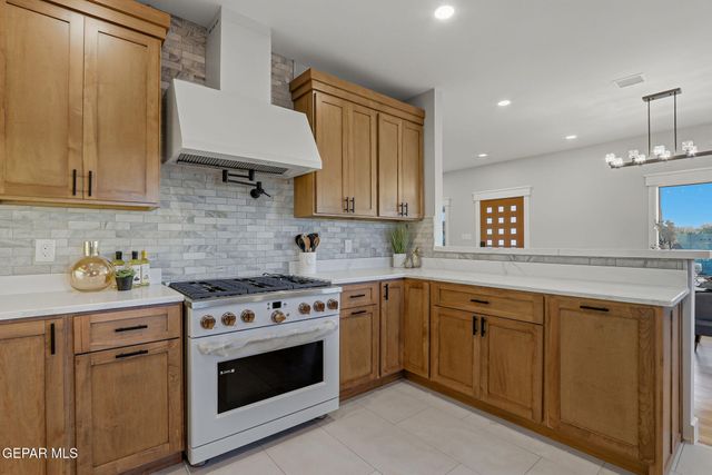 2110 N Kansas Street, El Paso, TX 79902