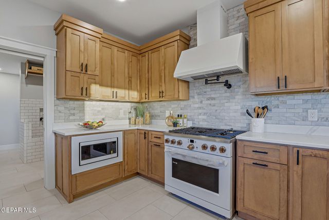 2110 N Kansas Street, El Paso, TX 79902