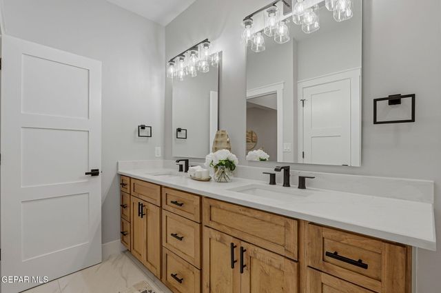 2110 N Kansas Street, El Paso, TX 79902