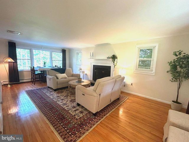 31 GREEN VALLEY RD, Wallingford, PA 19086